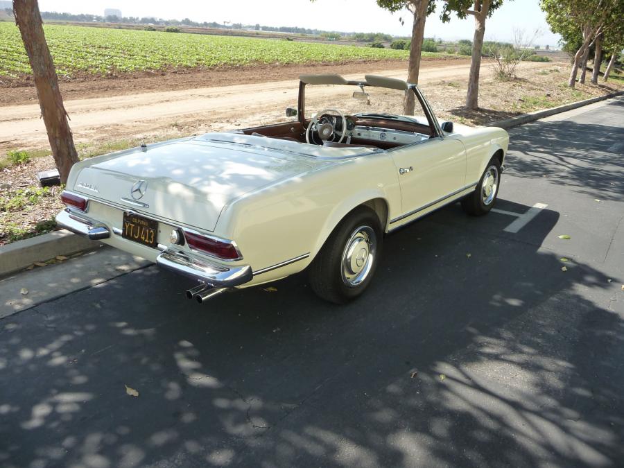  Mercedes-Benz 230 SL Roadster 1966 года  (фото 2 из 5)